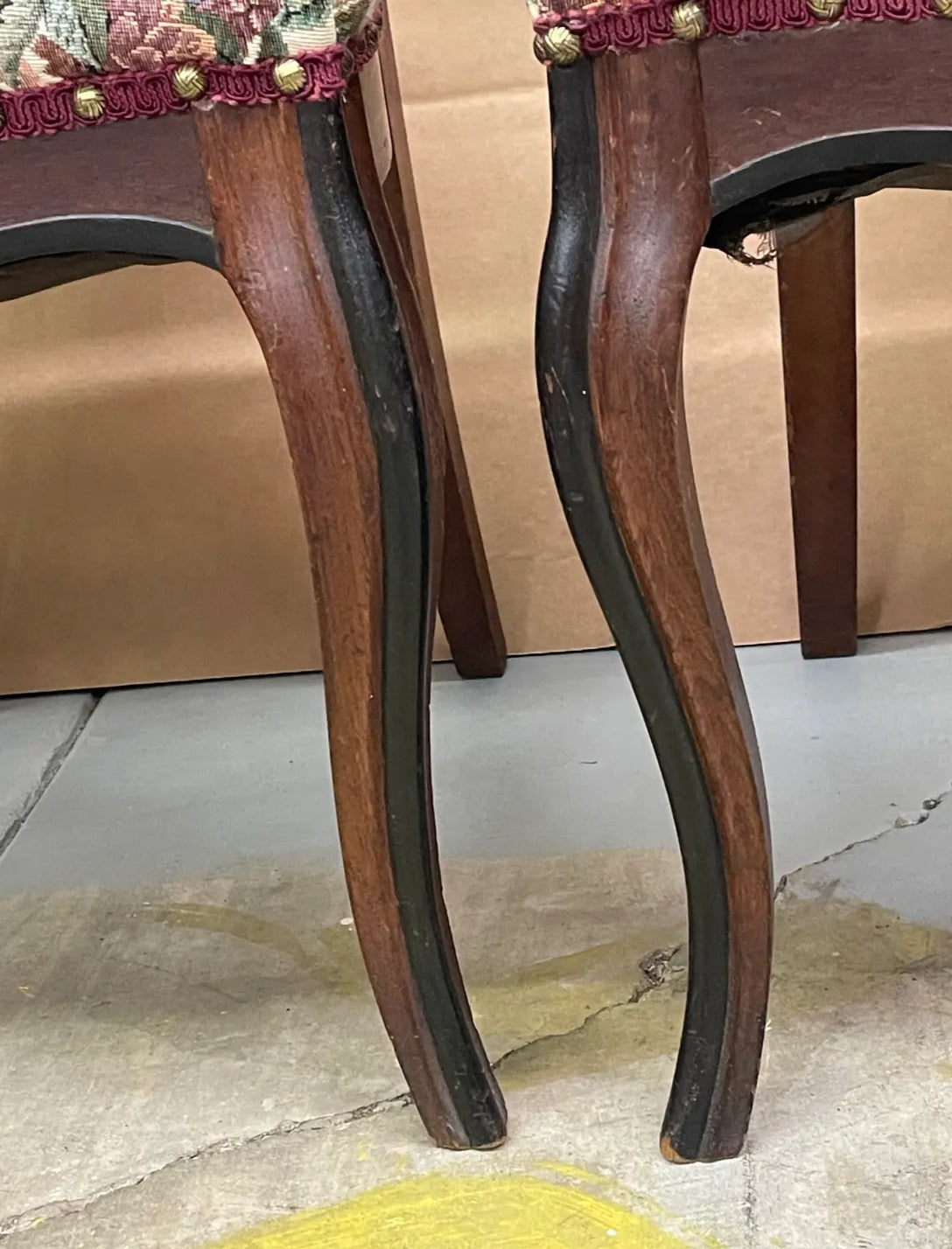 Late 19th Century A Pair of Carved Victorian Parlor Chairs in the Style of Joseph Meeks